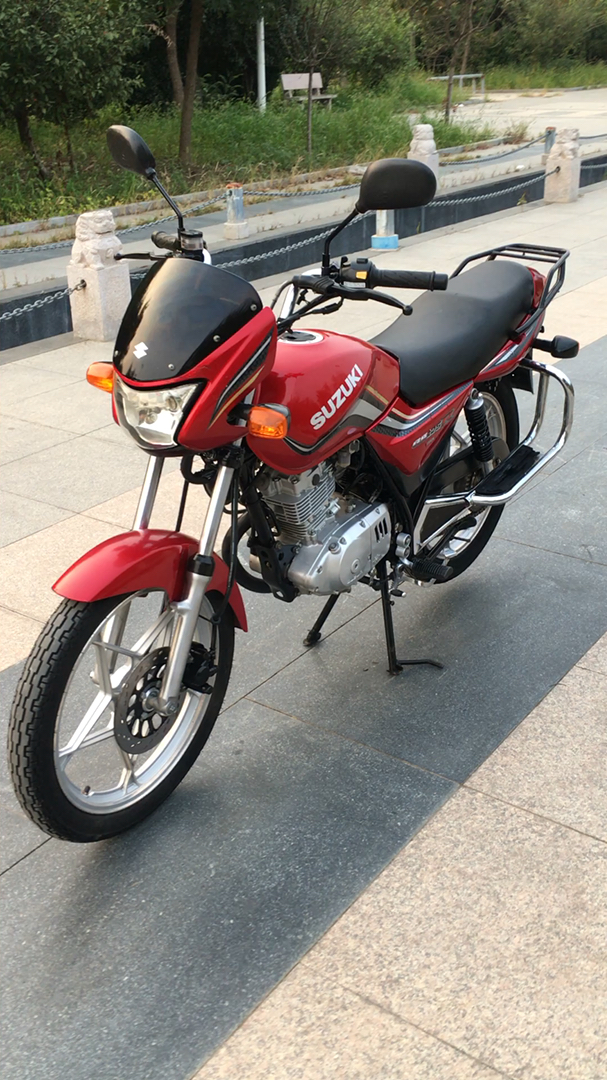 铃木骏龙125cc