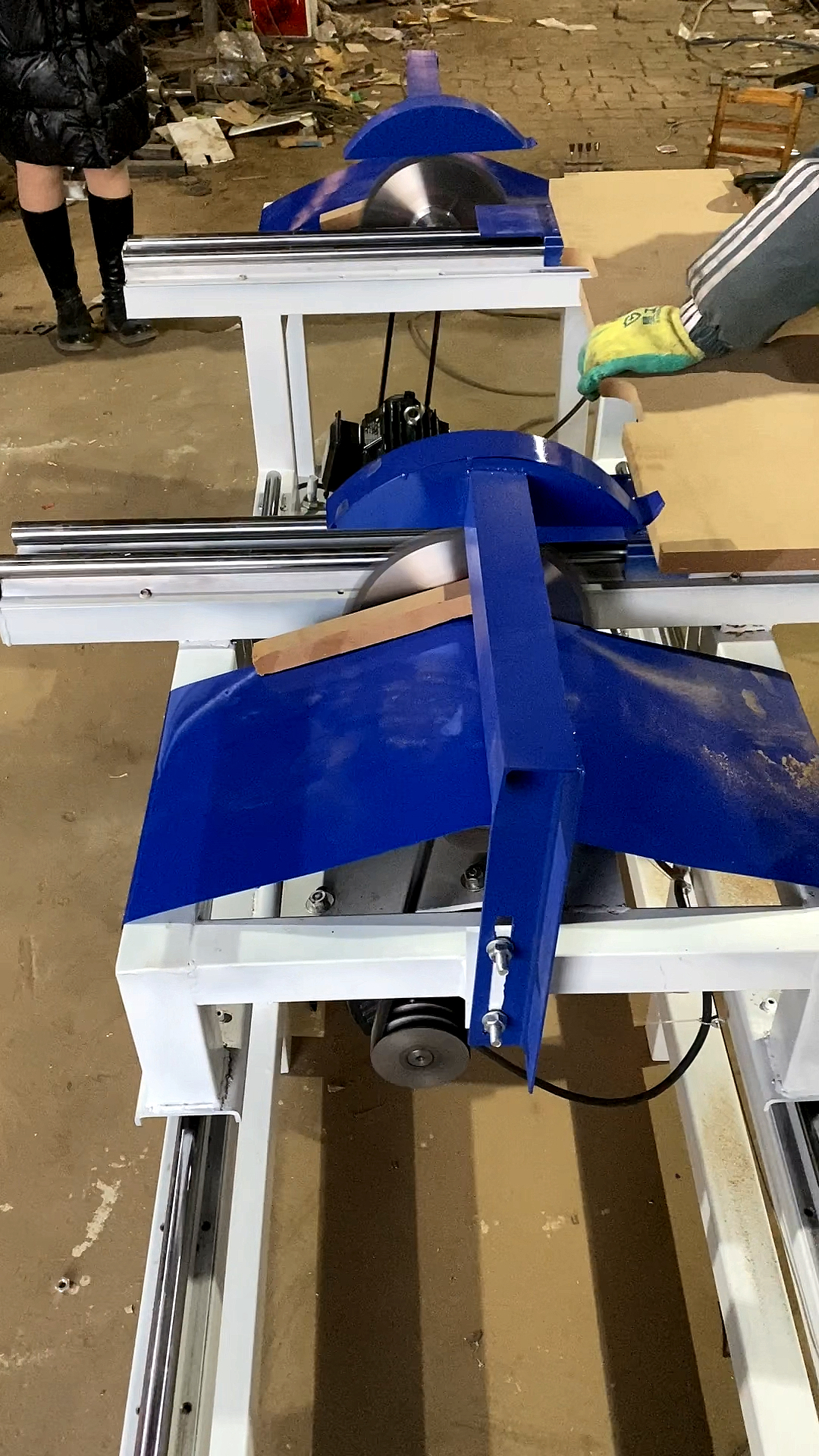 木工机械设备#木工双端齐头锯一次锯出多快木料光滑平整