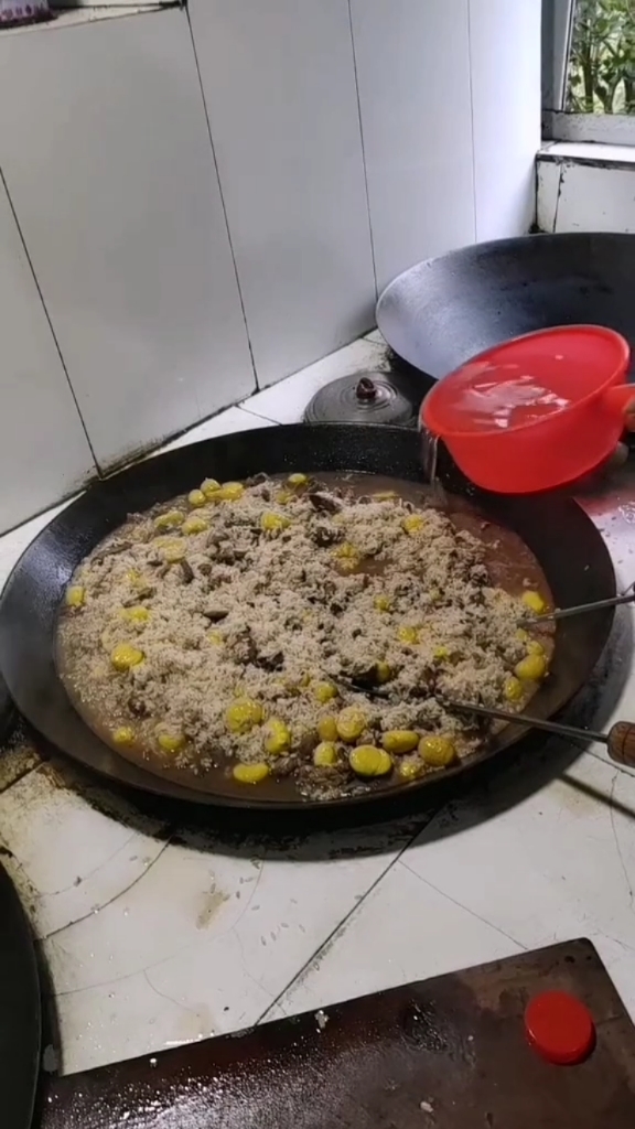 农村美食农村里办大席的特色米饭你有吃过吗