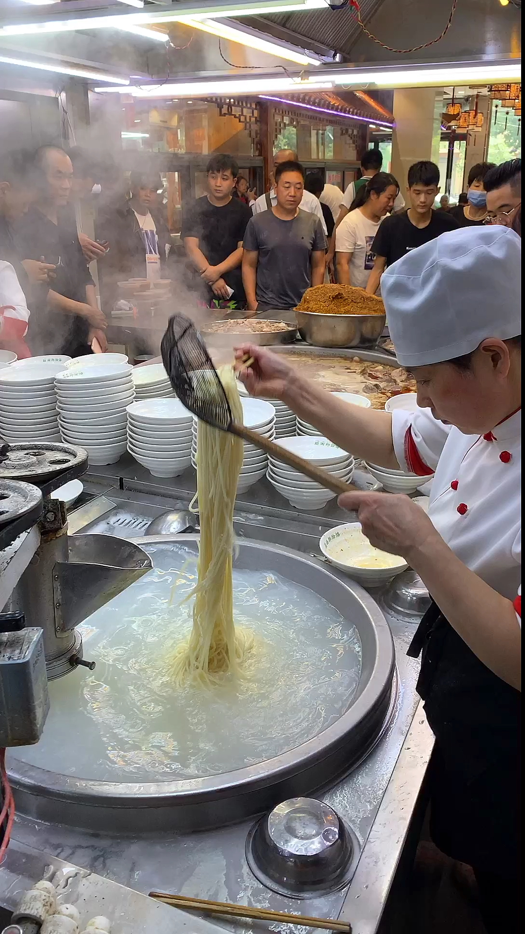 面馆后厨惊人一幕