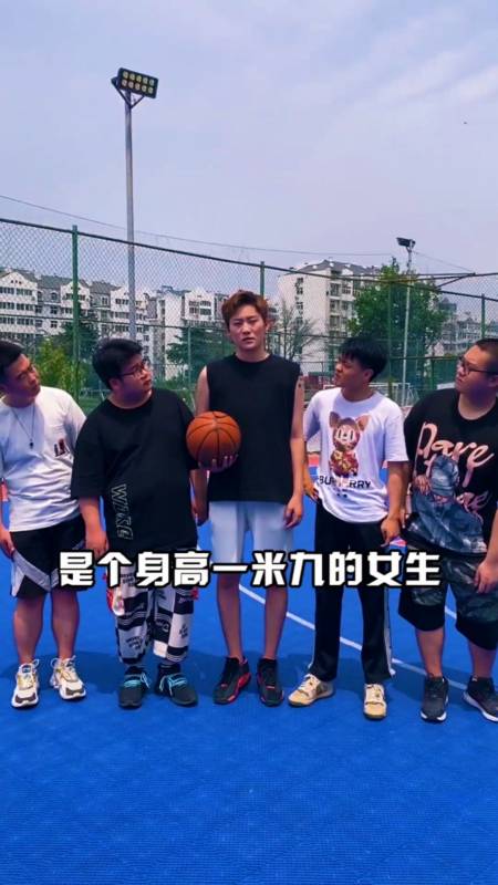 没见过1米9的女生啊?高个子女生!