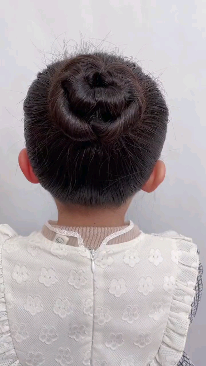 跳舞的宝贝,丸子头这样扎