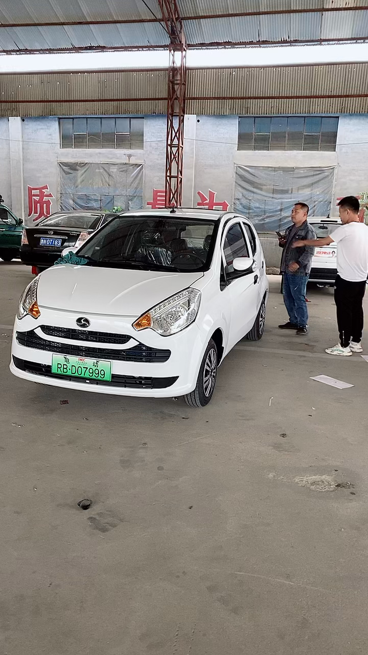 北京巽风油电光三用车长3.7五门五大座