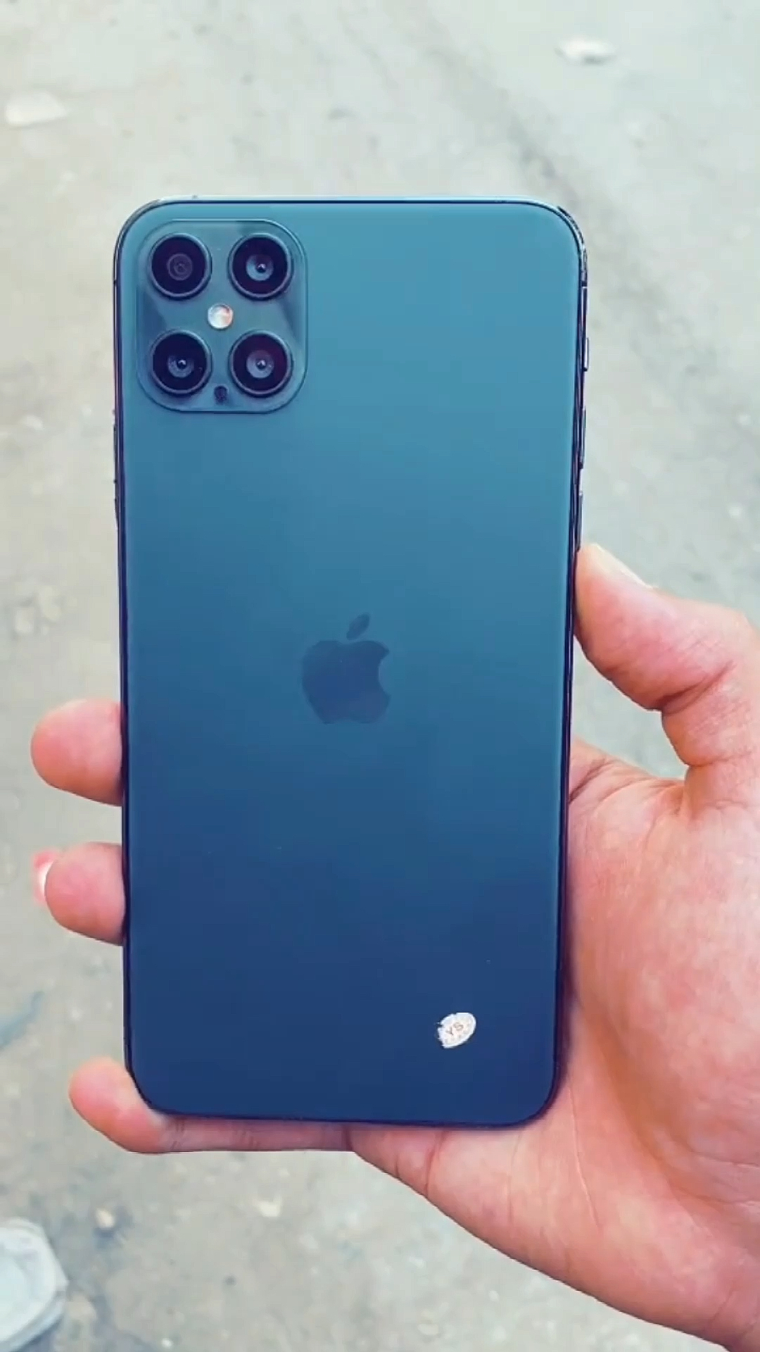 iphone12pro新配色蓝色说实话有点丑,当然,再丑也不耽误它将是最热