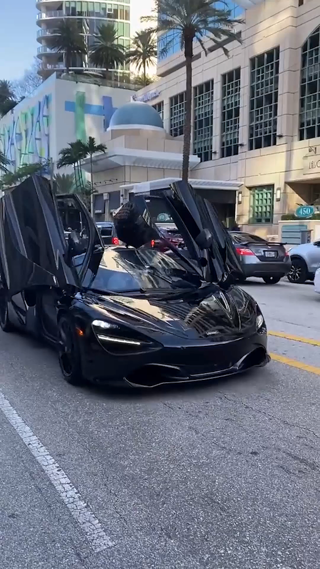 迈凯伦街拍,造型着实夸张,看着咽口水中