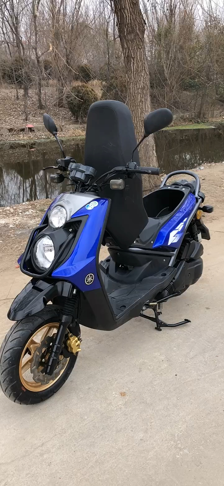 雅马哈鸭子!喜欢机车的朋友们关注一下!