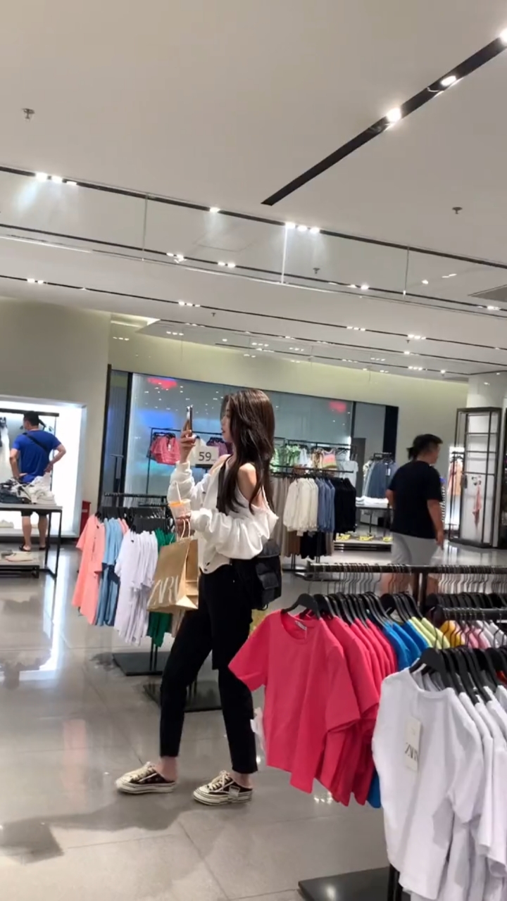 女人逛商场#永远为甜妹心动