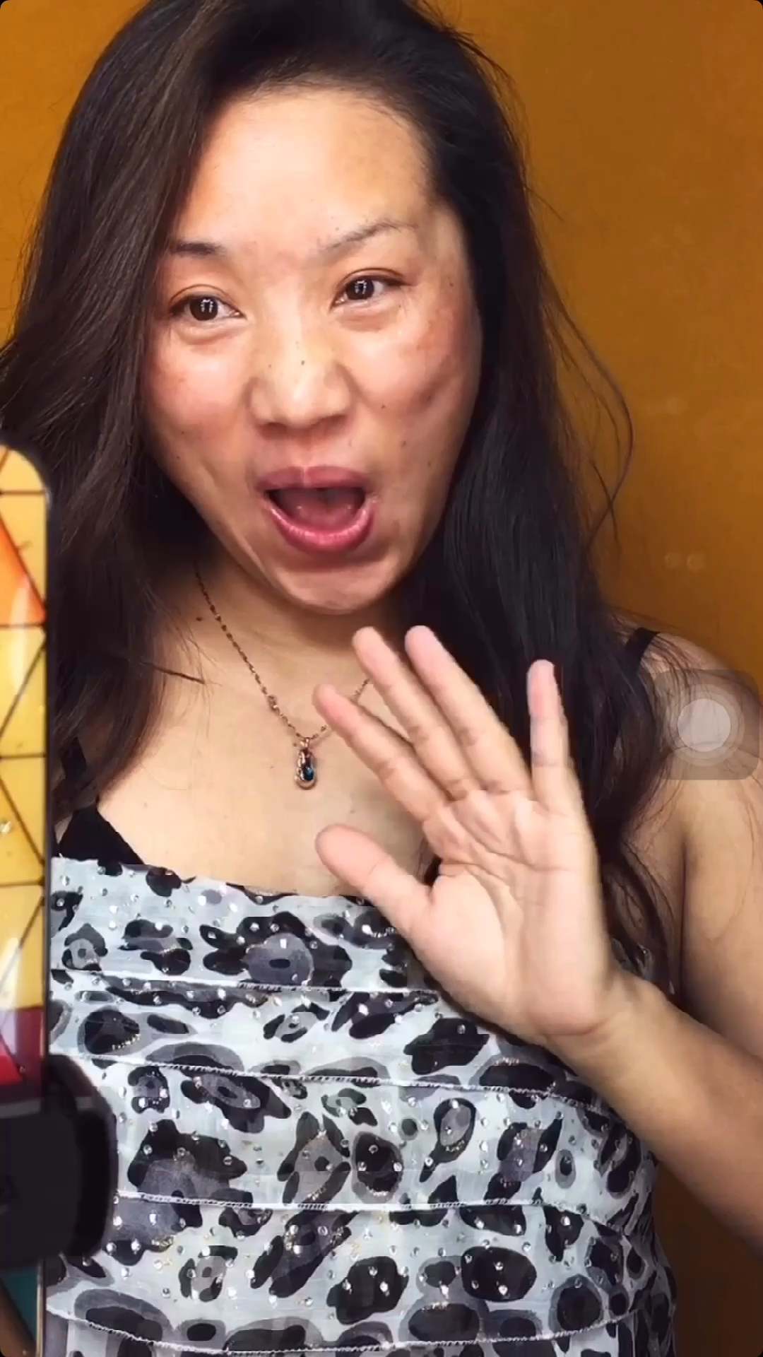 化妆逆袭#揭秘网红大妈秒变18岁小姐姐