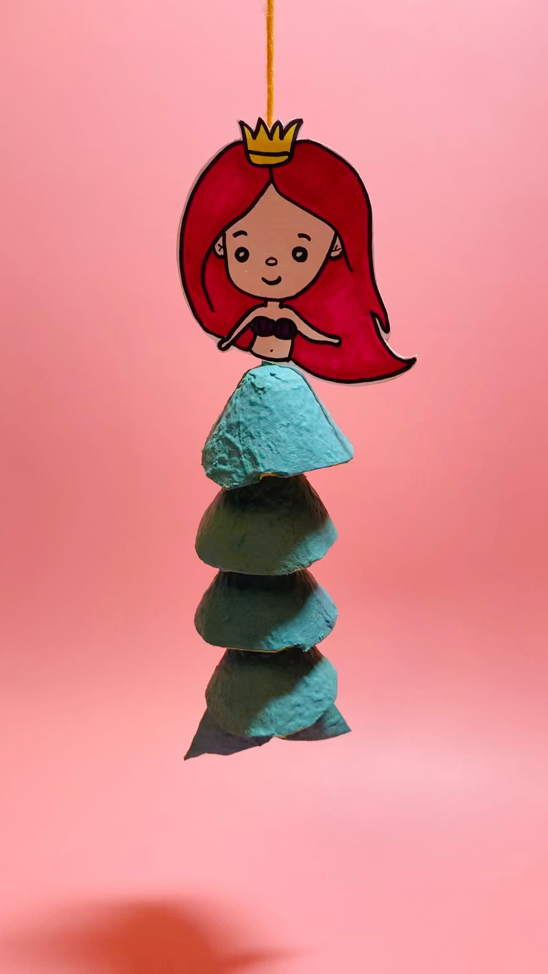 少儿创意美术#鸡蛋托手工制作美人鱼挂饰-度小视