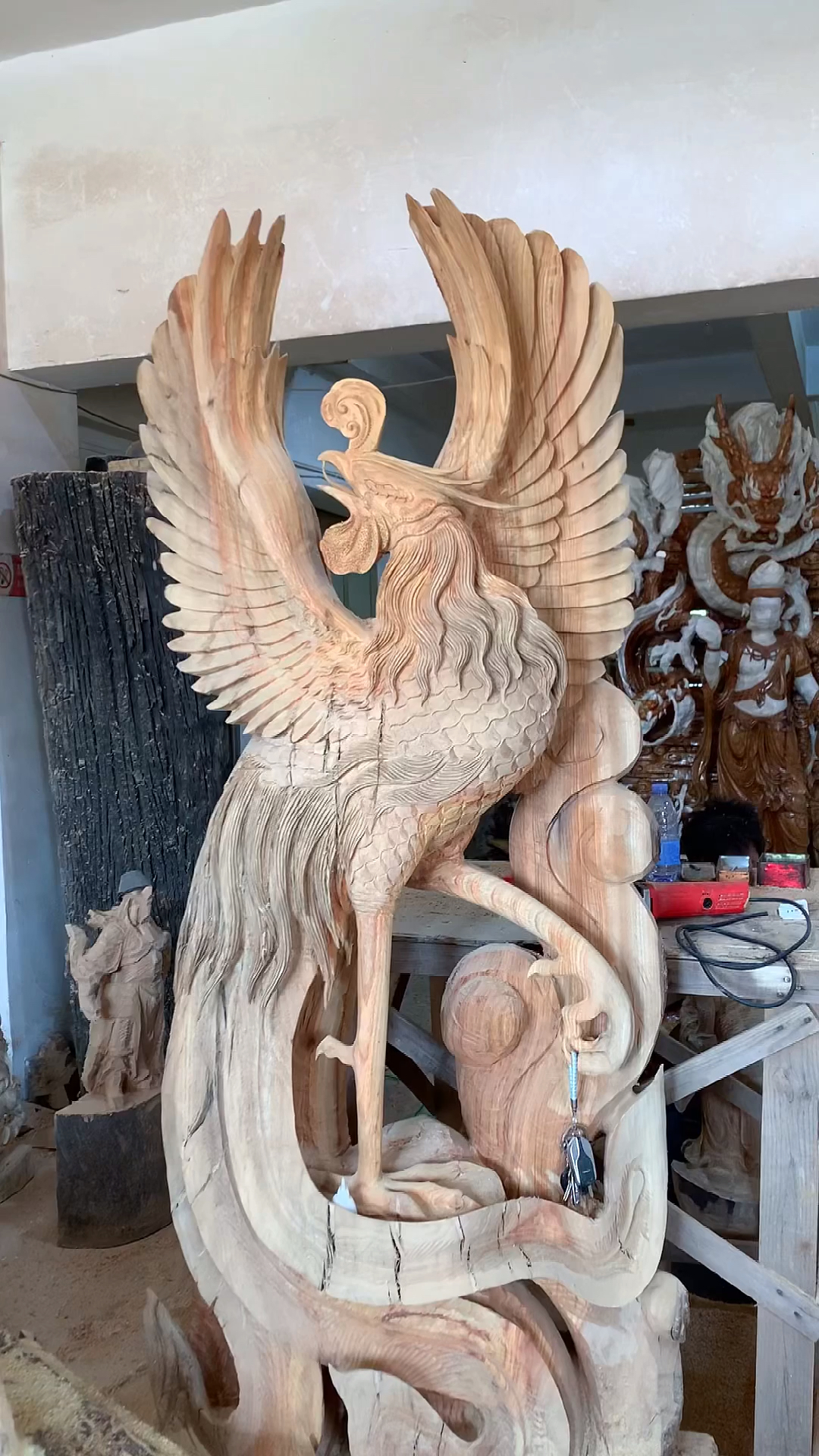 木雕制作过程#木雕工艺品凤凰根雕摆件
