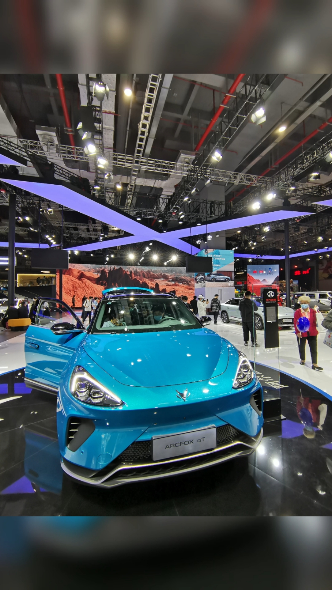 北汽极狐汽车#2021上海车展之北汽极狐新能源汽车