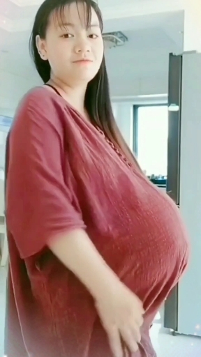 表妹怀孕双胞胎七个月,肚子大的比我十月还大看她幸福美满的样子,希望