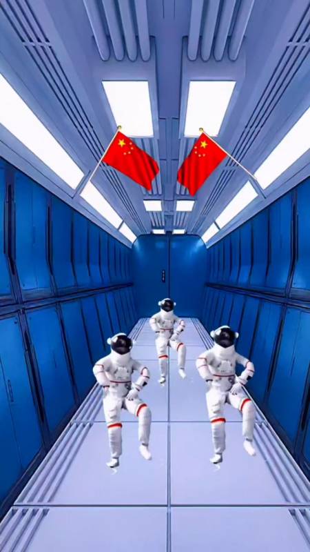 太空跳舞是一种什么体验,航天员忙完工作后给大伙领舞,一起摇摆放松下