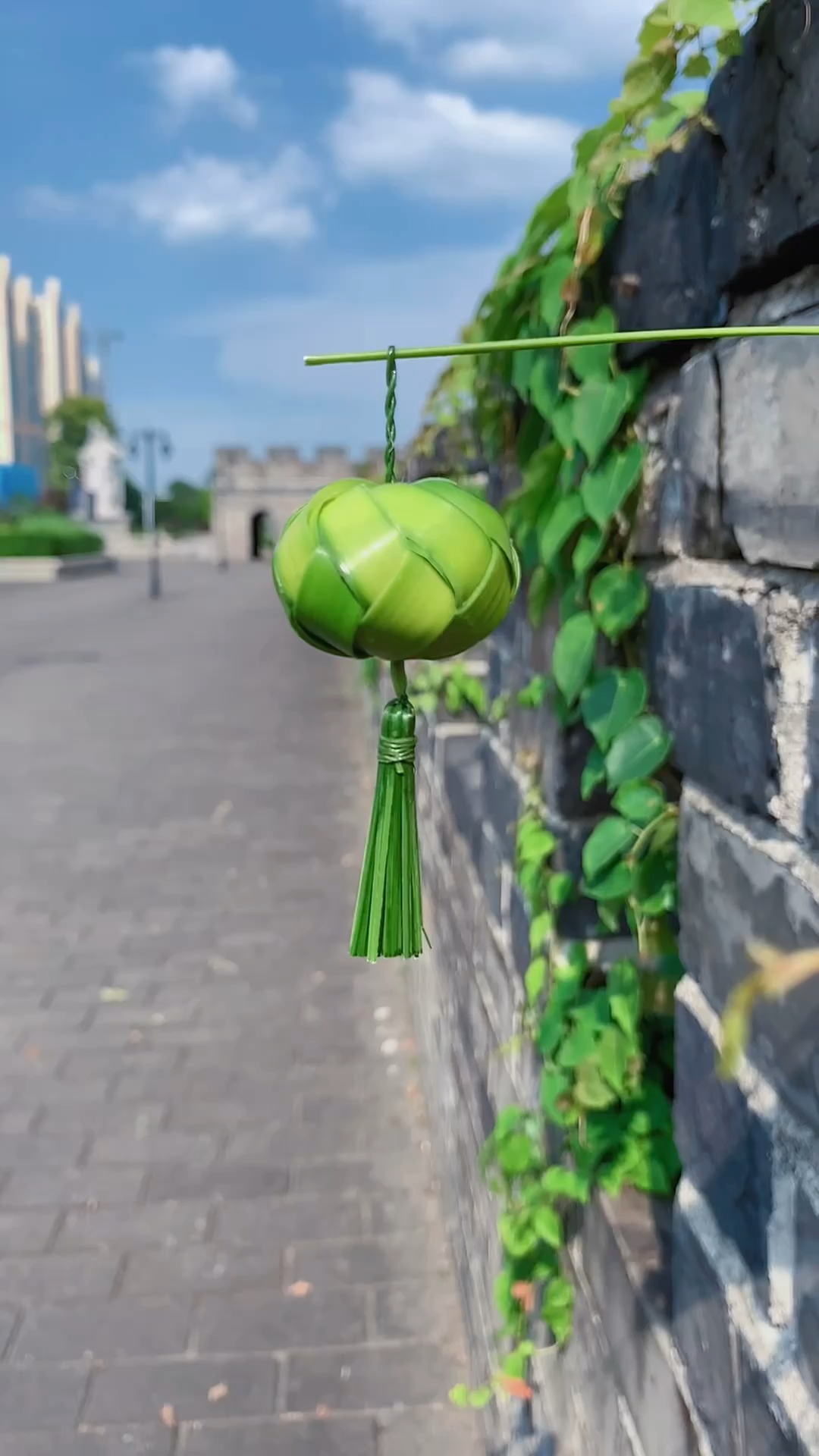 手工制作儿时编过的棕榈叶灯笼你还记得怎么编吗