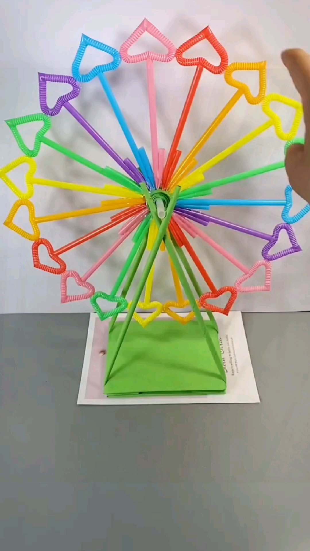 全民手工制作一次性吸管不要扔做一个漂亮的摩天轮吧