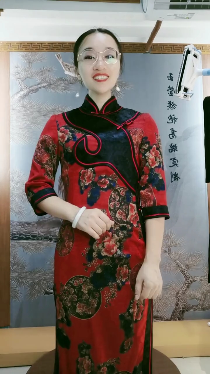 高贵的真开襟旗袍大气!