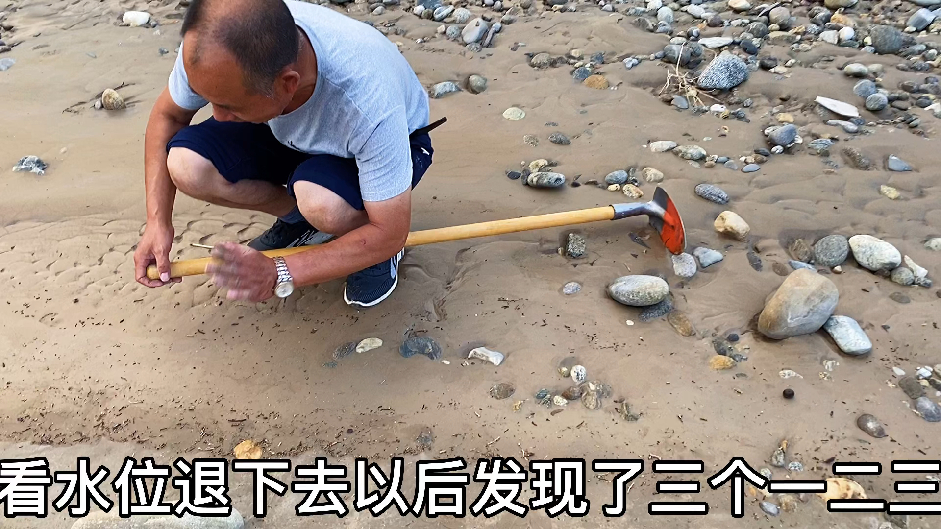 新疆夏季昆仑雪山融水增加玉龙喀什河挖玉正是好时机和田玉