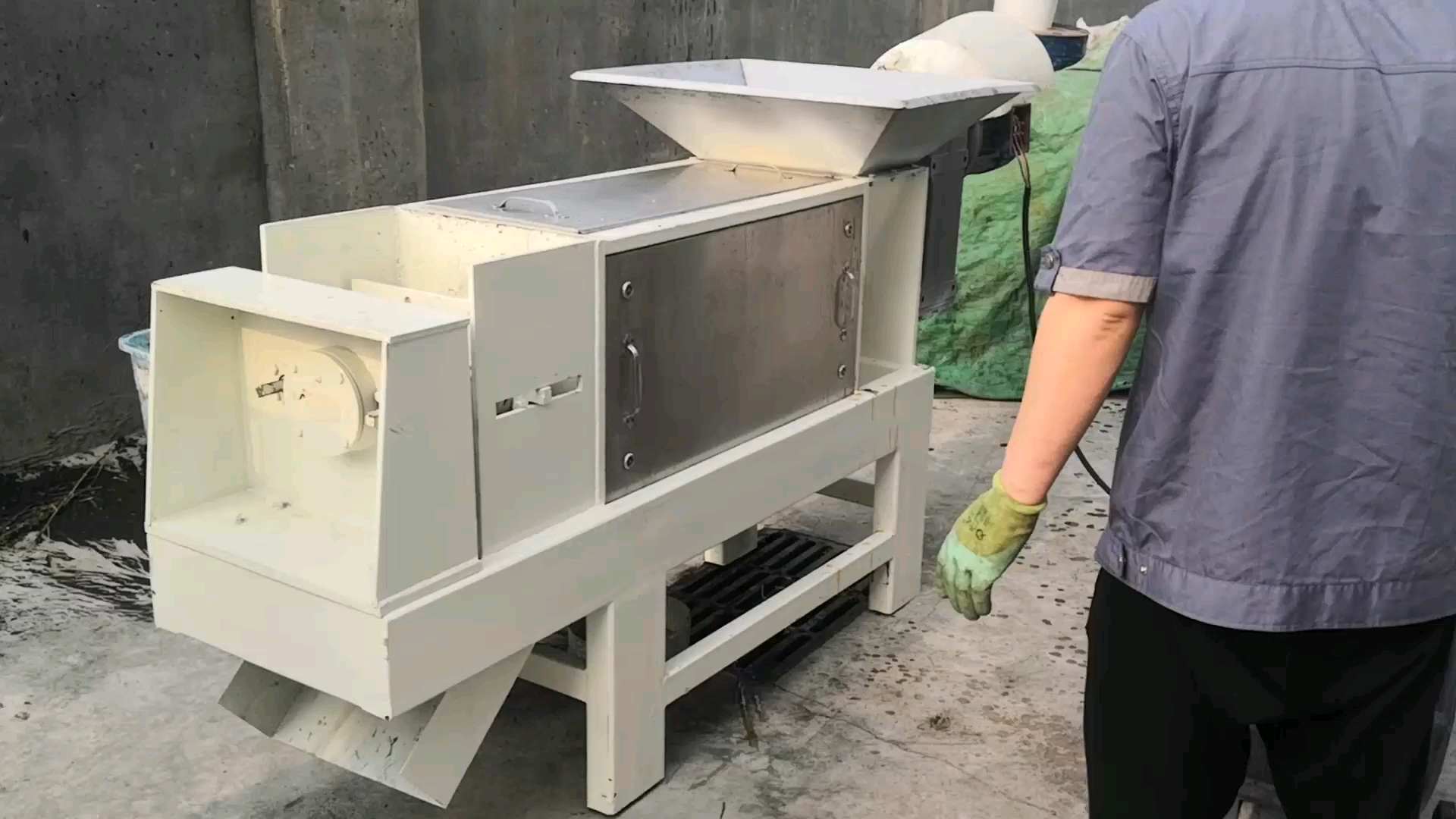餐厨垃圾处理设备螺旋压榨脱水机挤压脱水机果蔬垃圾螺旋压榨脱水机