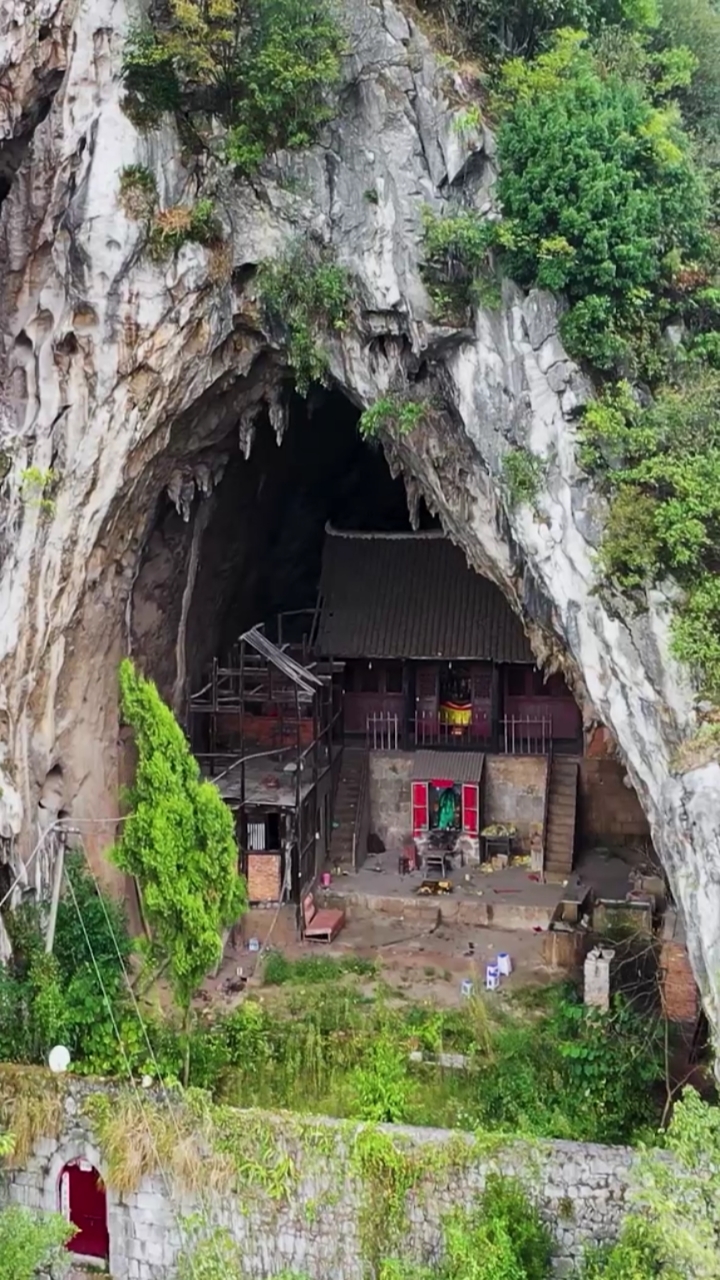 贵州山洞人家图片