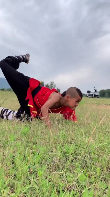 少林功夫#今天给大家演练一套象形拳,蝎子拳!(上)