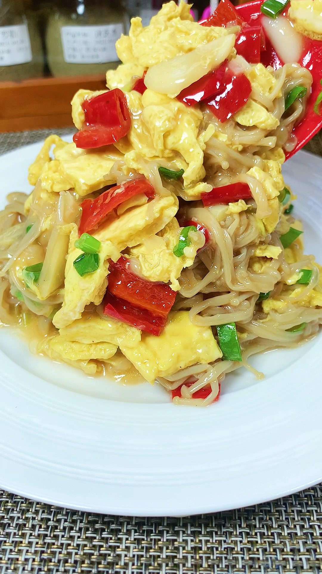 金针菇炒鸡蛋做法简单,味道鲜美