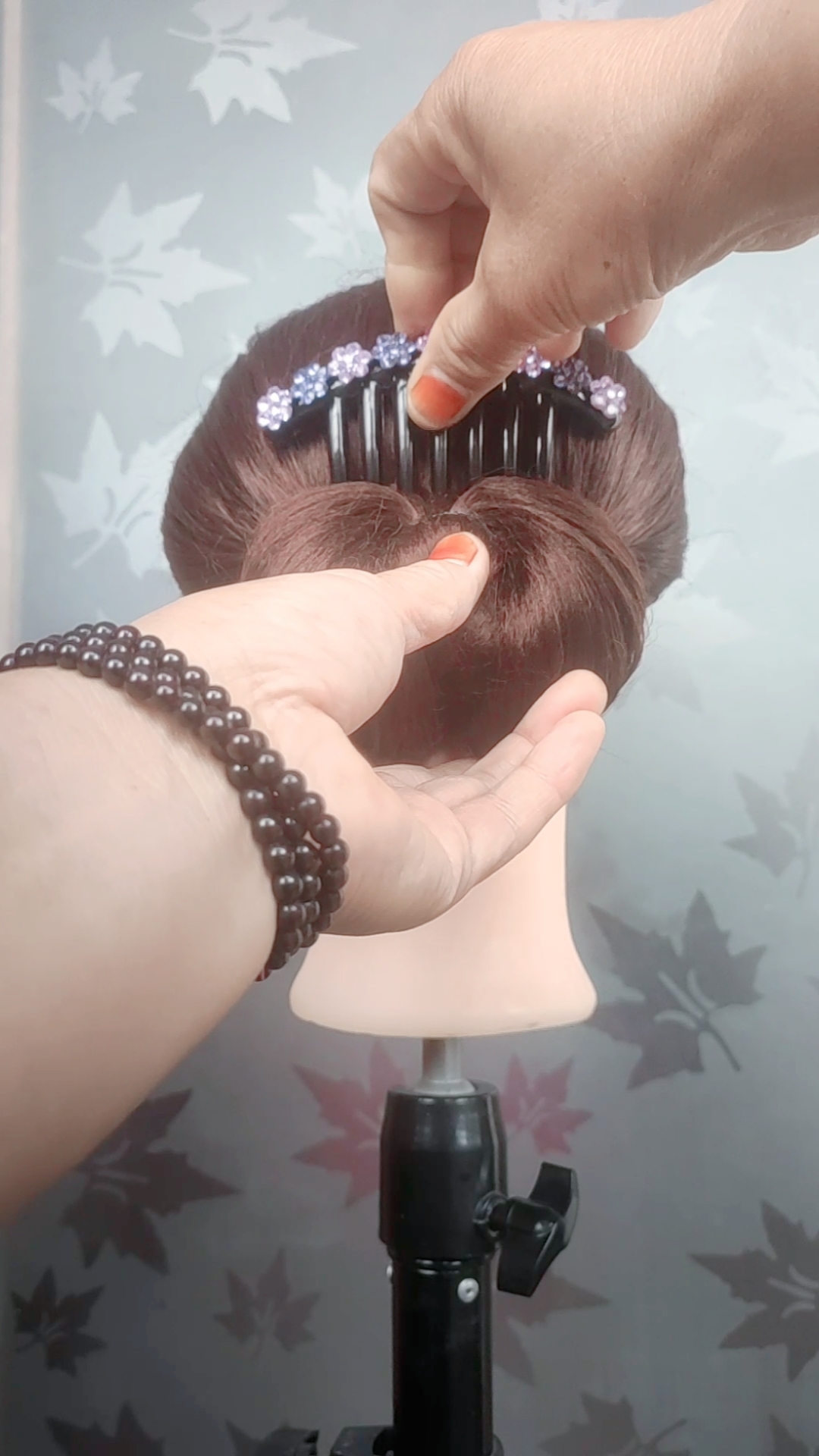 天凉了穿西服头发这样扎