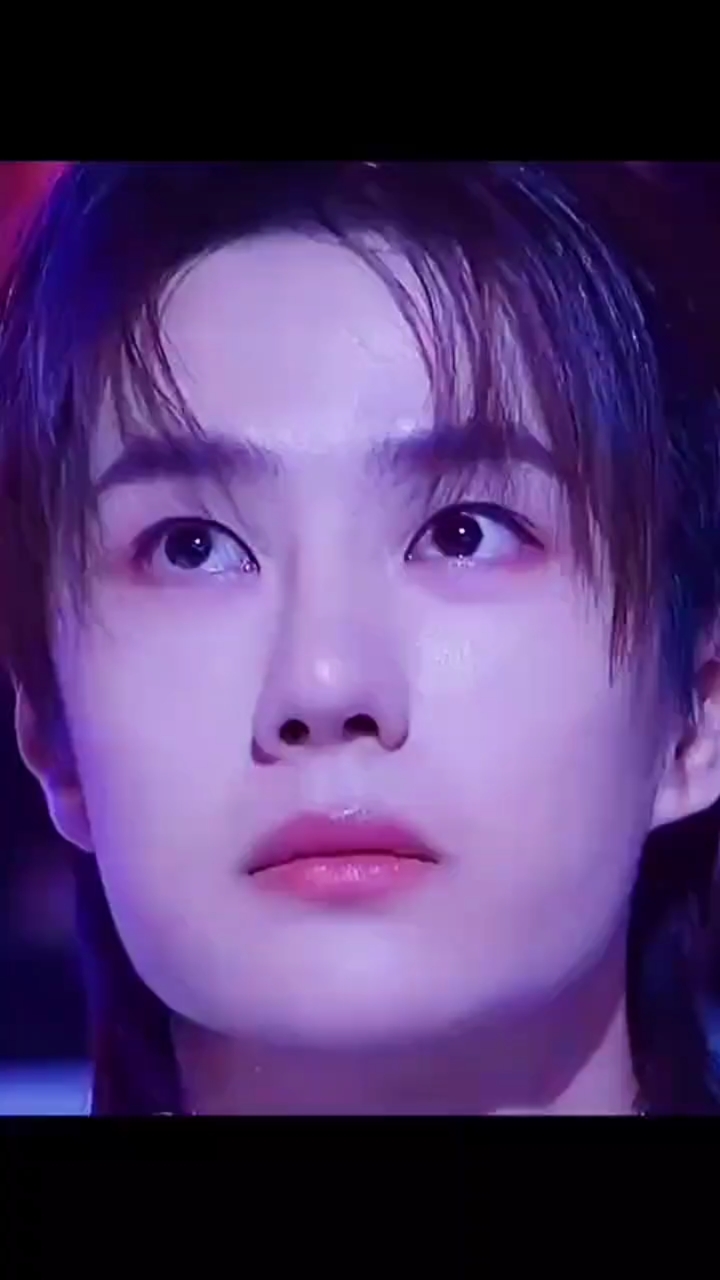 王一博#唇红齿白,肤如凝脂.