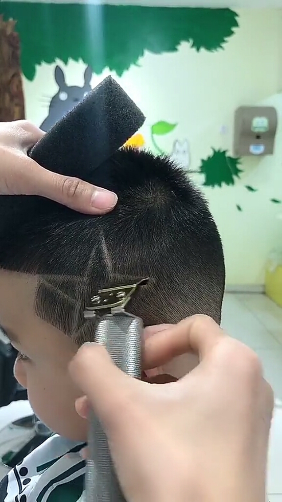 儿童发型雕刻天边的小星星你们家孩子喜欢吗?