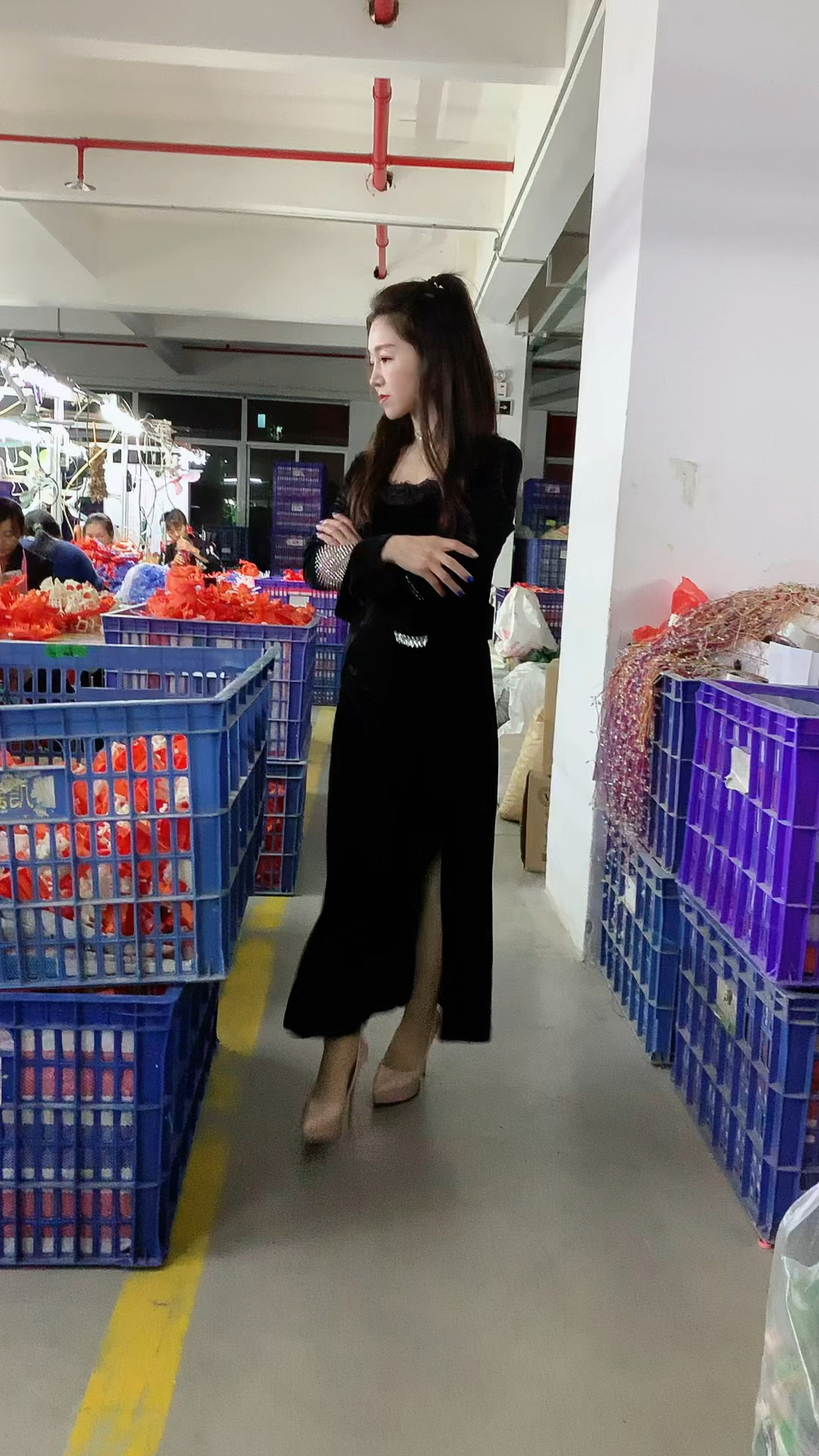 湖北农村女老板广东开玩具厂开厂这么多年待员工像亲人一样出门在外挣