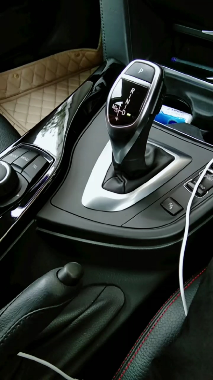 宝马电子档配机械手刹啥操作