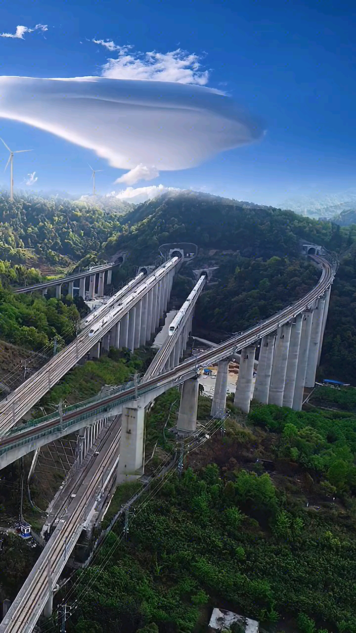 贵州5条高铁相会,宛如"五龙出海"!不得不佩服我们的基建