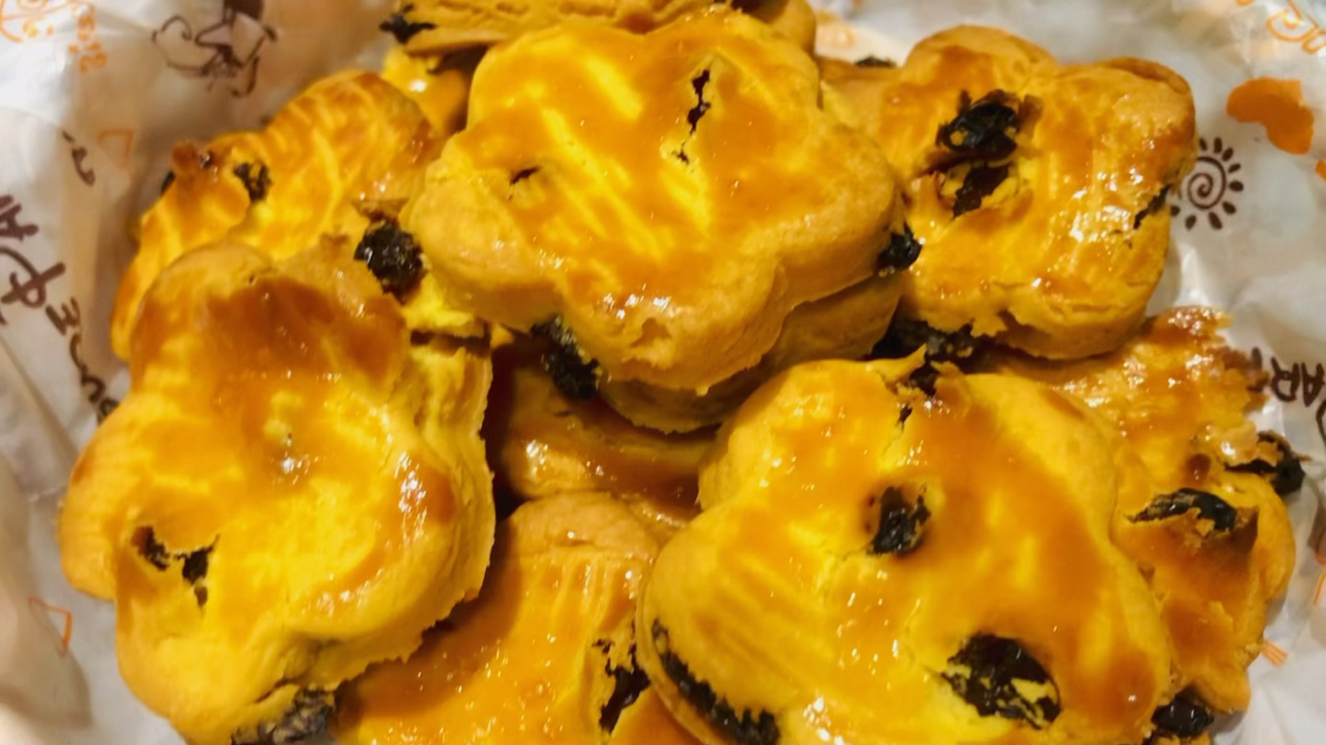 美食#香酥可口,奶香浓郁的葡萄奶酥做起来吧,好吃的停不下来