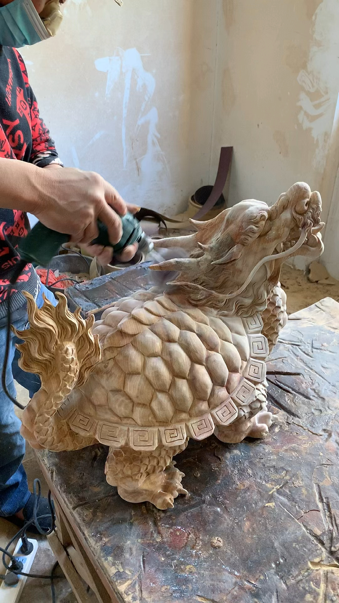 福州木雕#木雕招财龙龟雕刻中