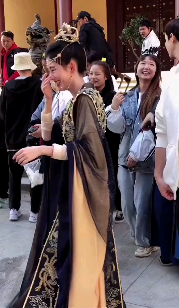 慕南枝#鞠婧祎,鞠婧祎慕南枝杀青路透,好开心啊