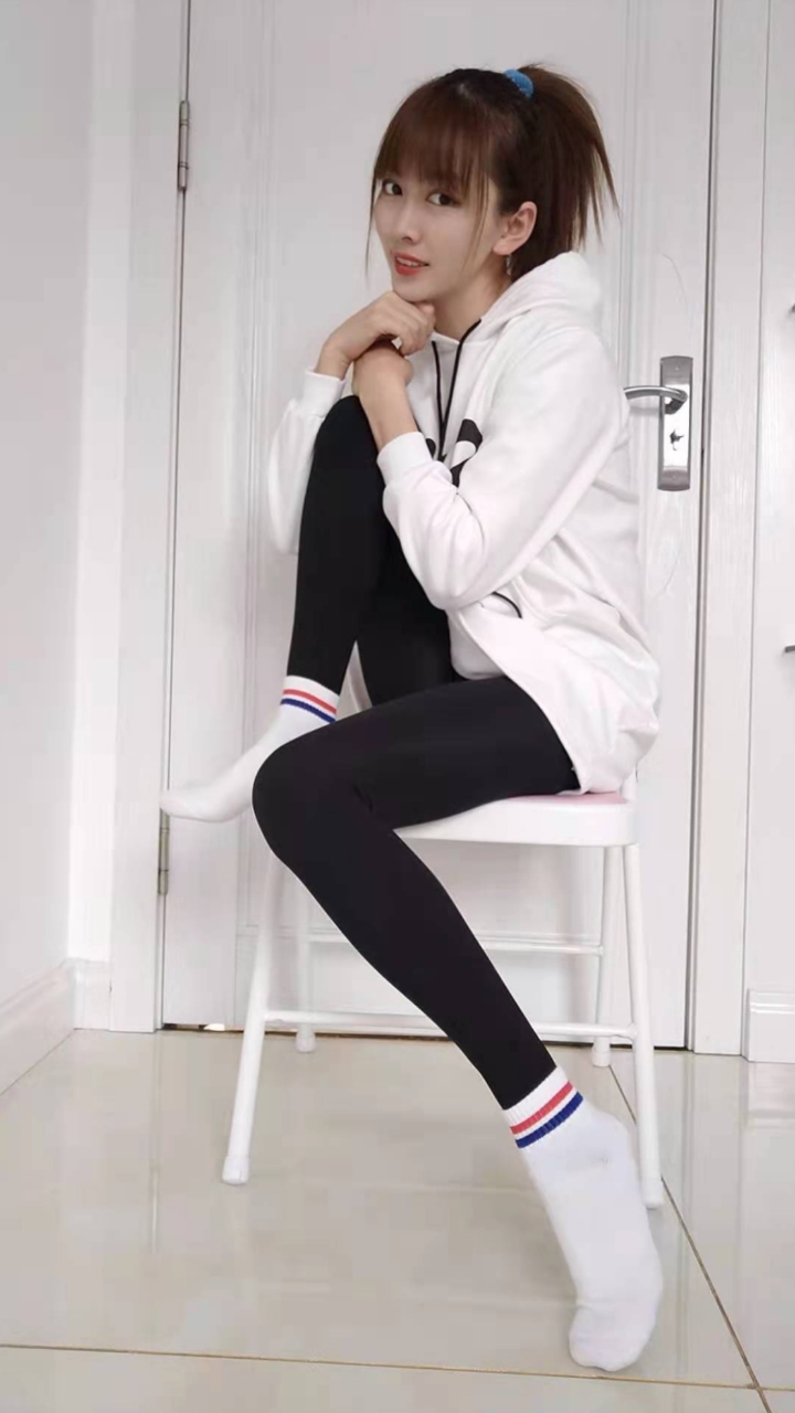 听说男生都喜欢穿打底裤配白袜的女生,真是这个样子吗