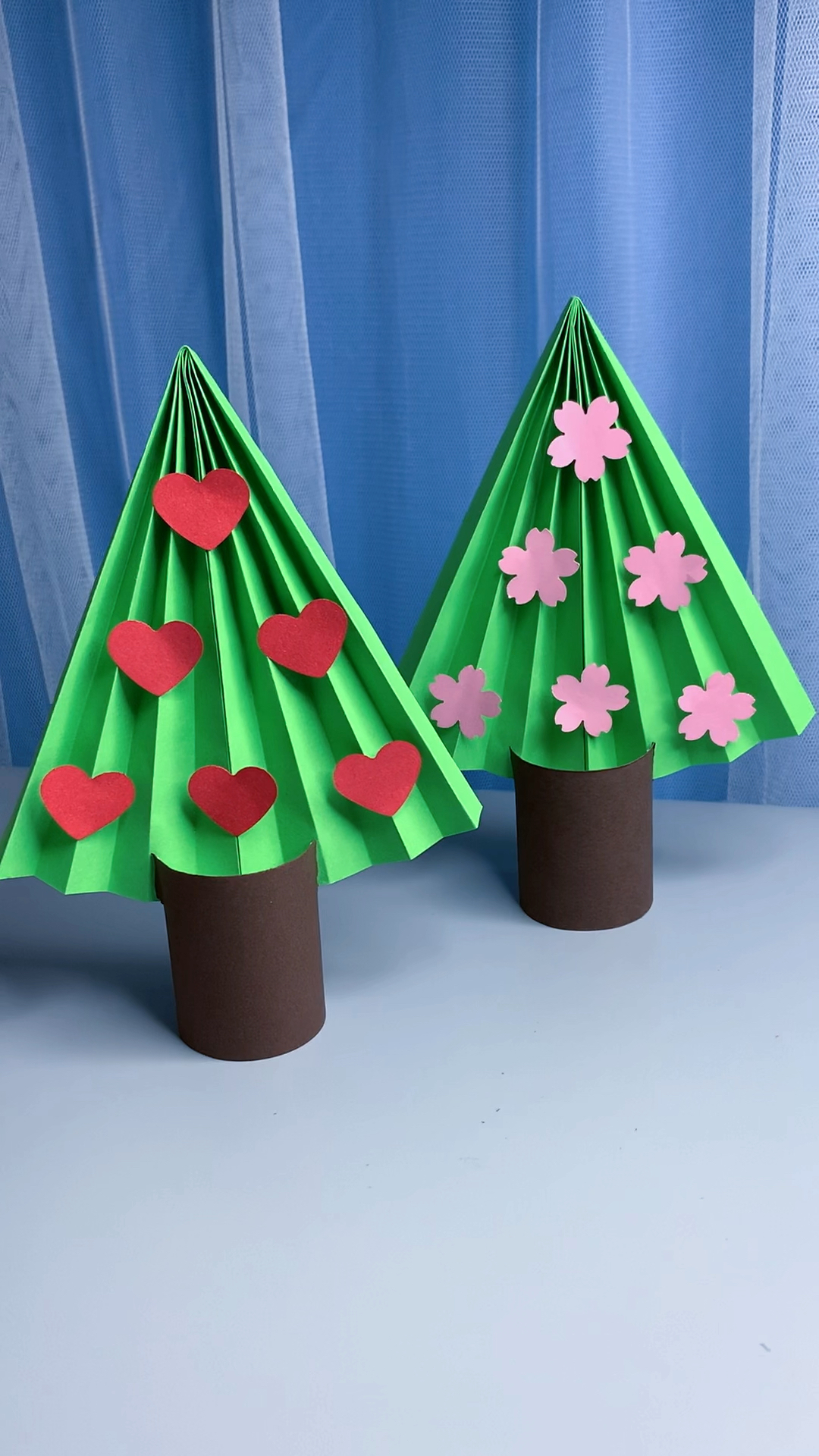 用彩纸和纸筒做开花的树,简单好看,快来试试