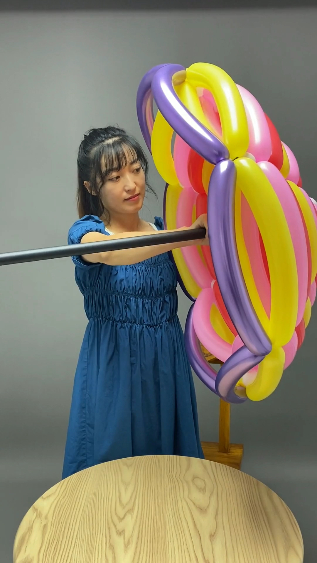 全民最牛手艺人你们那下雨了吗给你做个气球雨伞吧给点个小爱心吧感谢