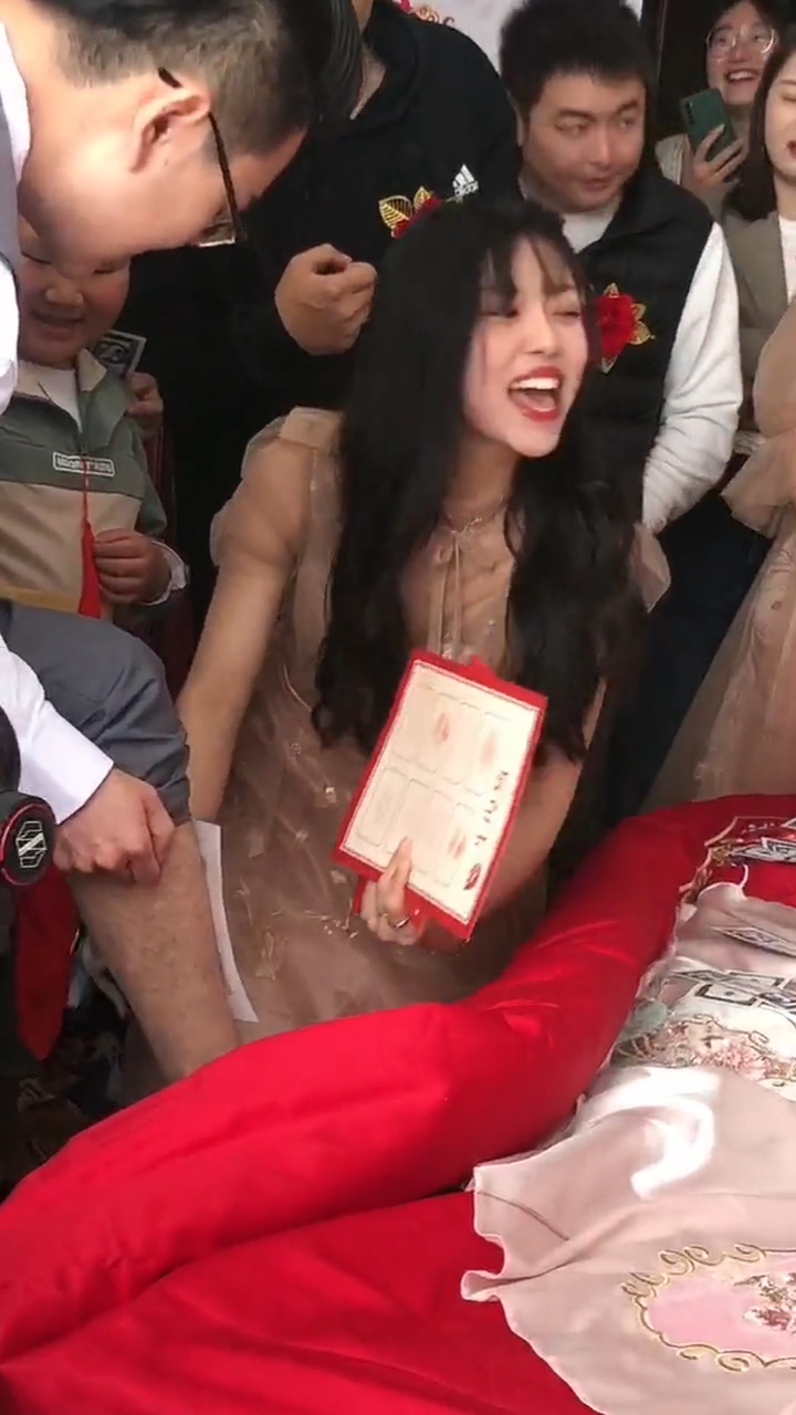 过一会闹伴娘环节不准发飙哦