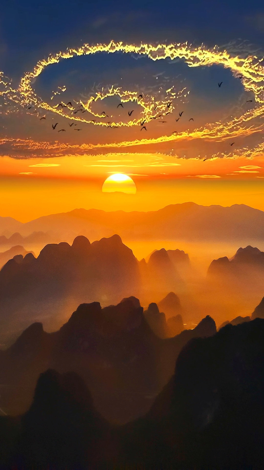 日出东方催人醒,不及晚霞懂我心,辞别在无相见日,终是一人渡春秋.