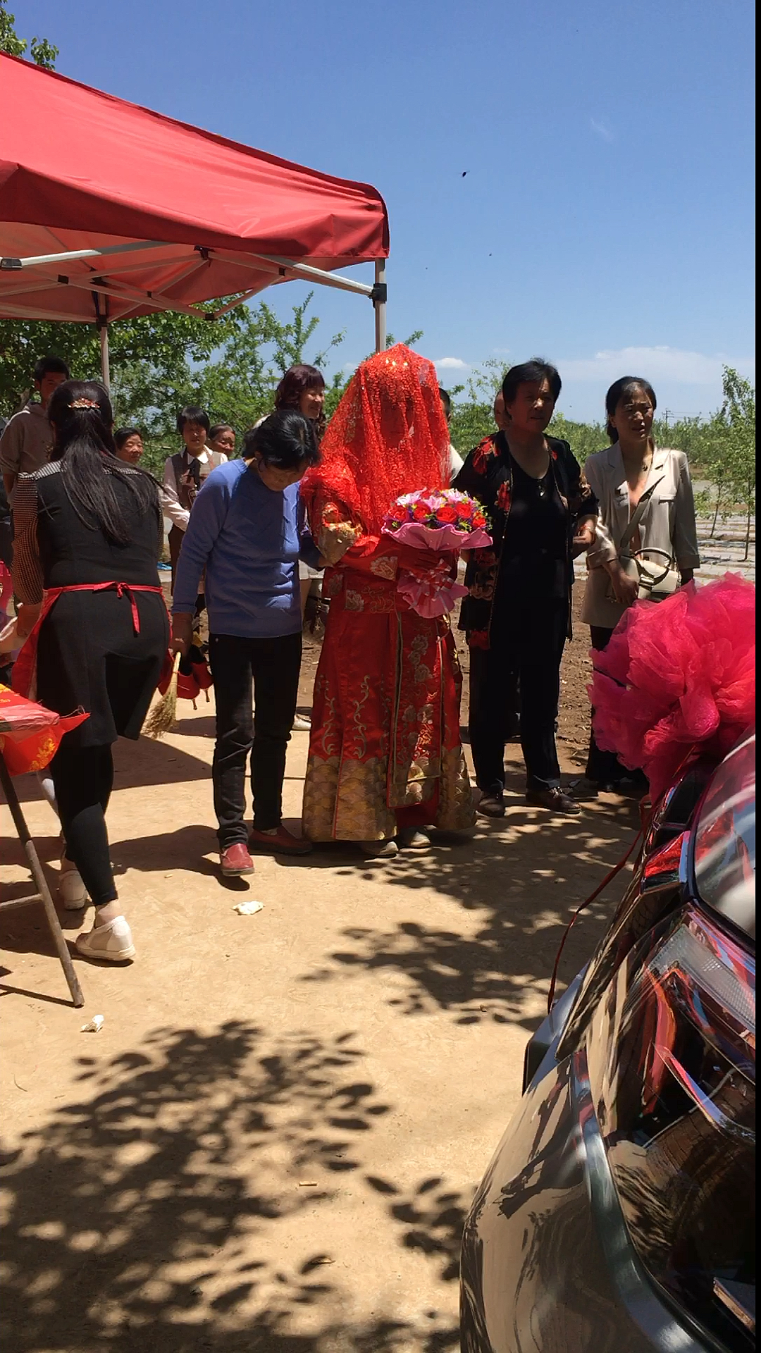 农村新娘子上花轿了