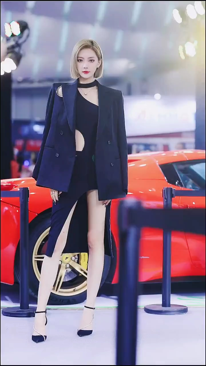 美女车模宋楠,大长腿