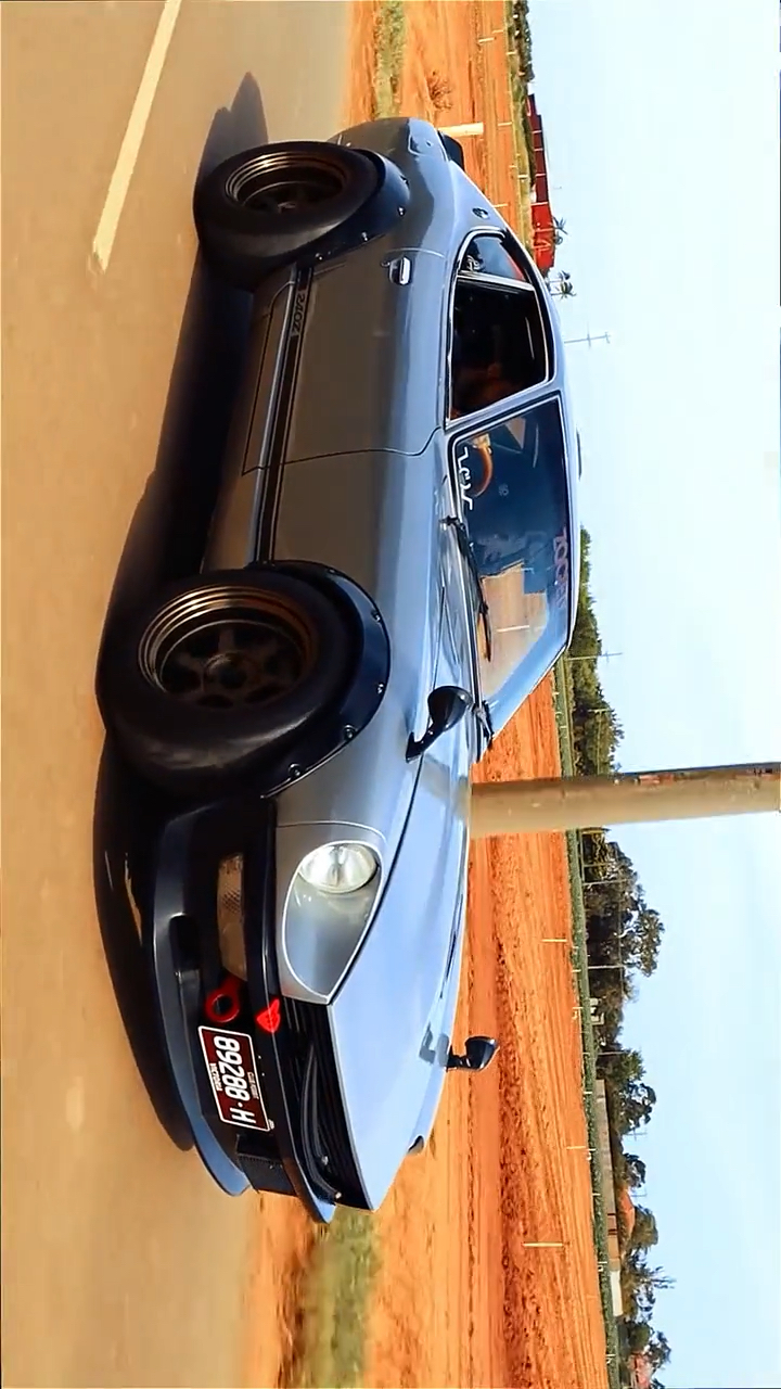 经典好车日产240z在现在看来还是那么的好看我说这外观设计不输现在的