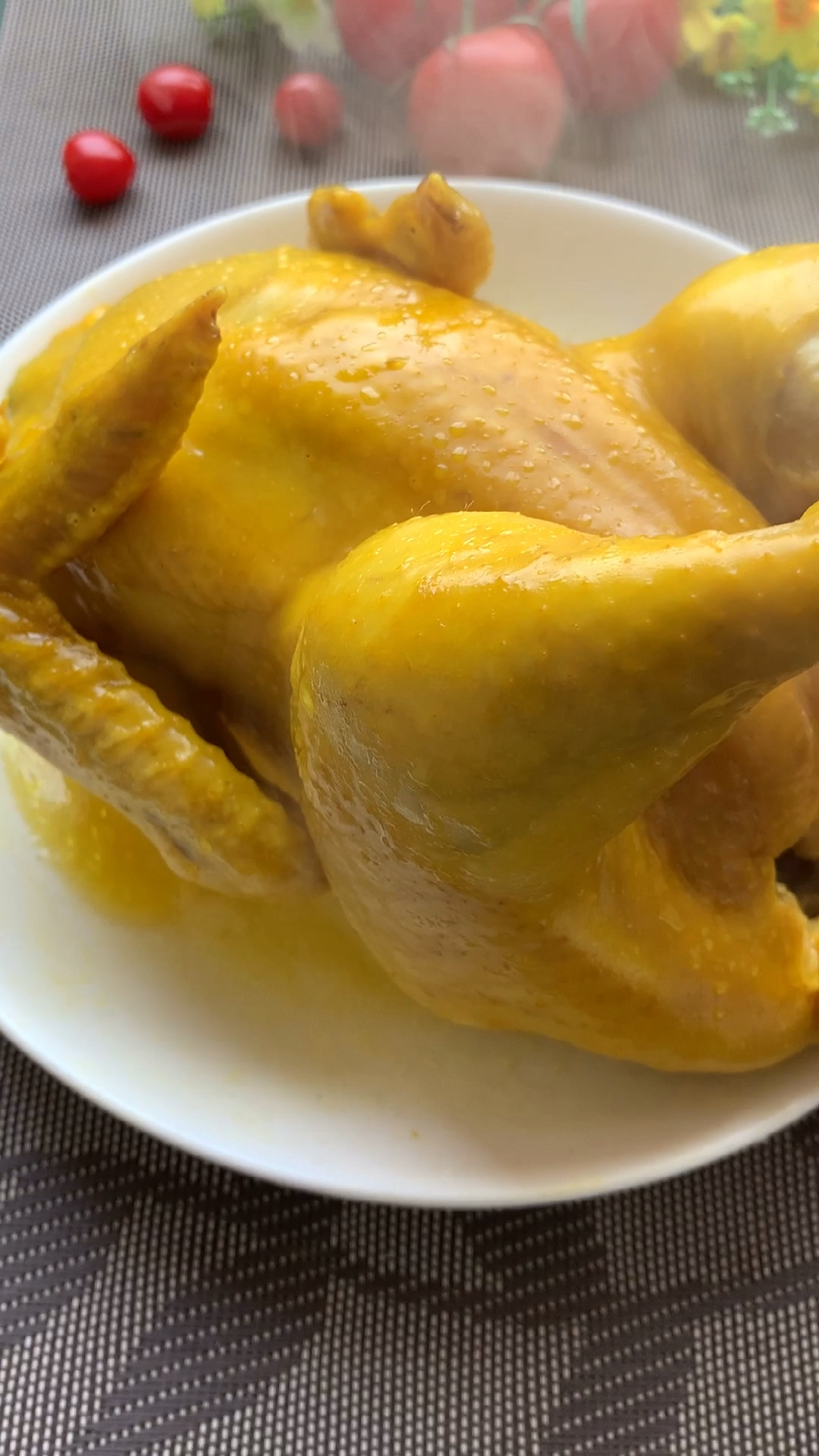 只要家里有电饭锅,也可以做出鲜香滑嫩的盐焗鸡