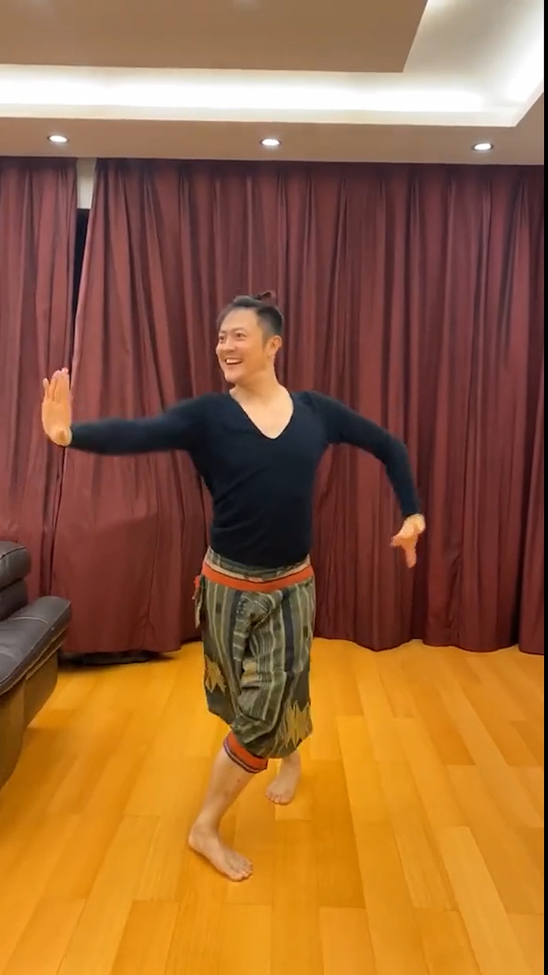 挑战玲爷#你们要在印小天吃柠檬跳舞来了.