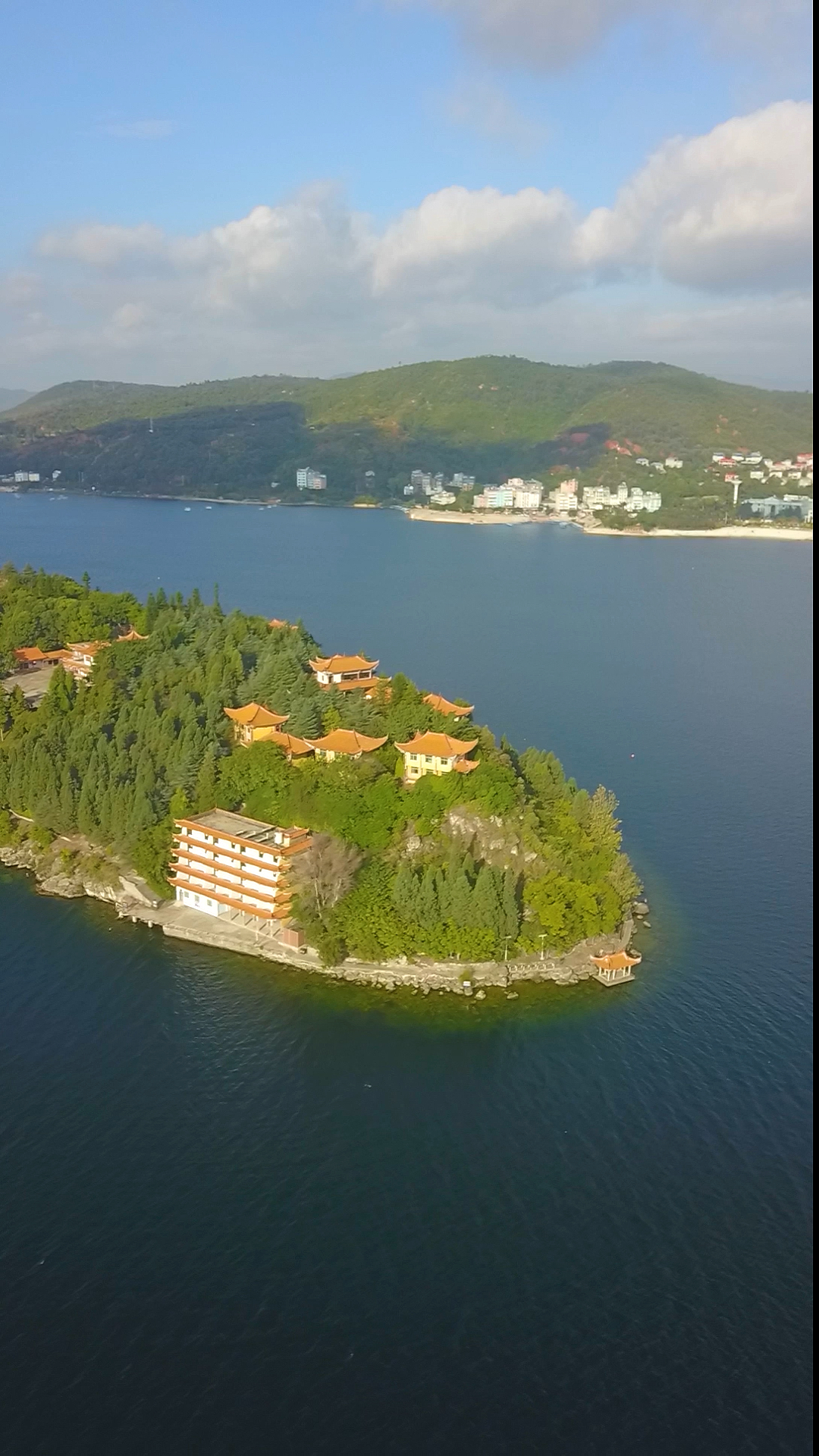 云南孤山岛真美,来了都想在这里定居.