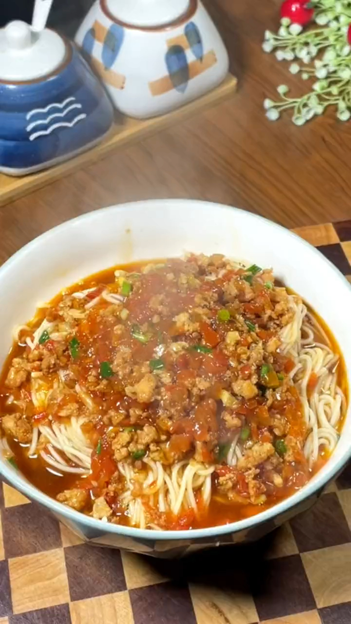 美美的番茄炸酱面.