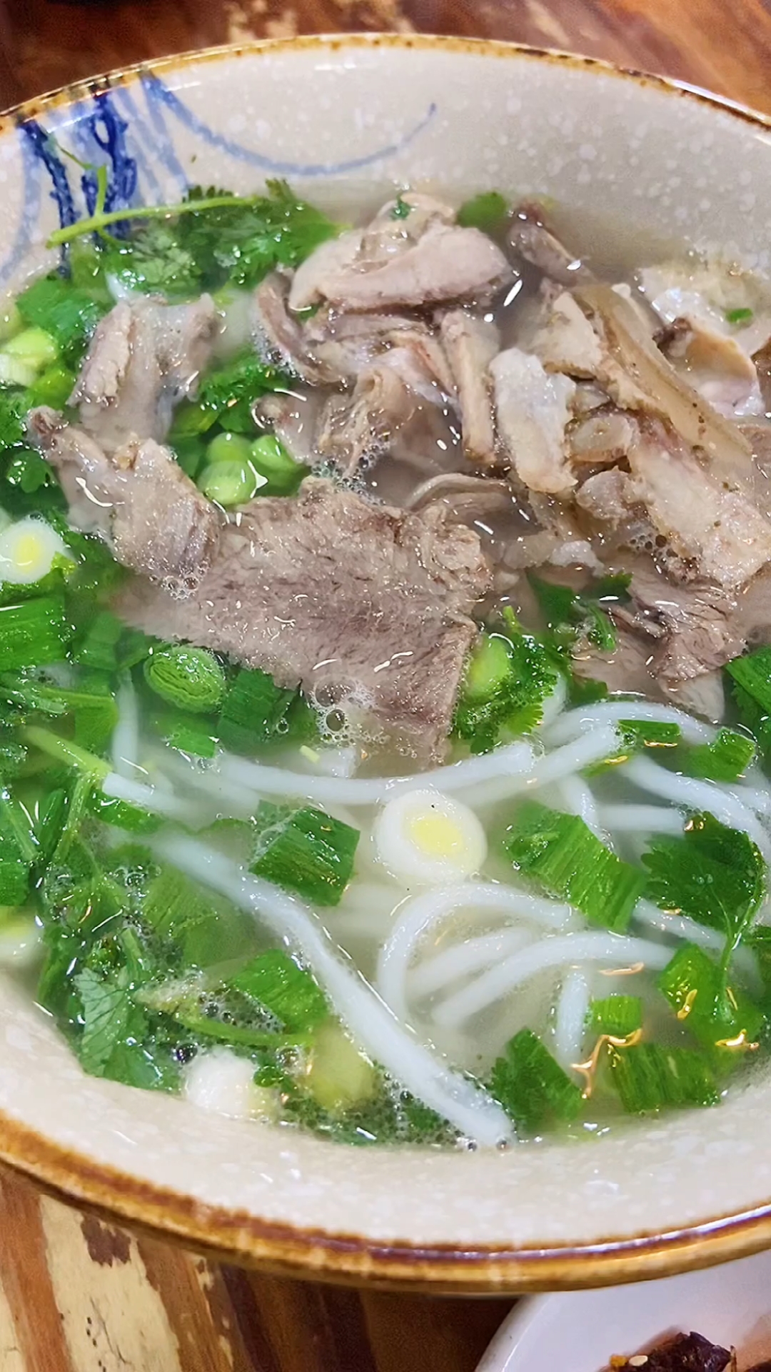 舌尖上的乡村美食#香林苑羊肉粉清汤变红汤